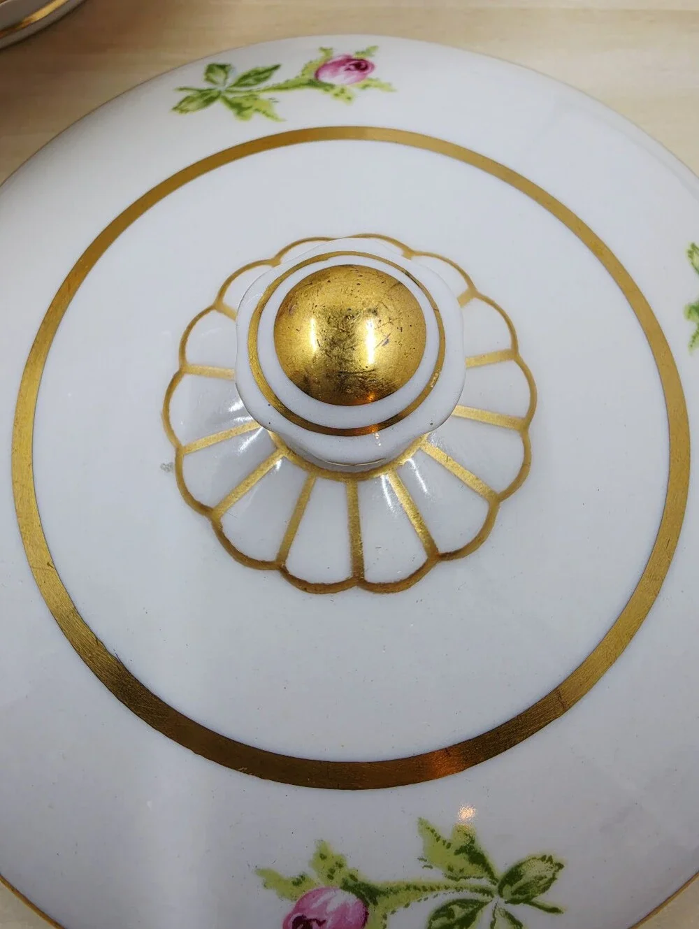 Lamberton Betty Lou Pattern Lidded Round Vegetable Dish Pink Flowers Gold Trim